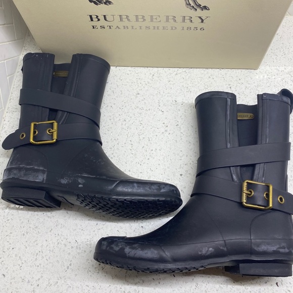 Burberry Rainboot Black Mid Buckle Rubber Sz 35 - Picture 3 of 11